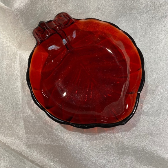 Vintage red glass ashtray. Vintage ashtray. - Picture 1 of 4